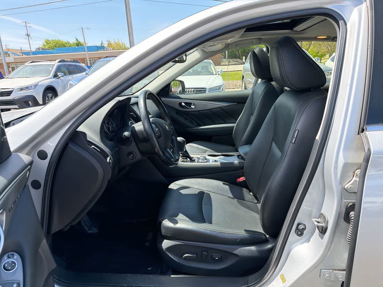 Used 2016 INFINITI Q50 Premium w/ Driver Assistance Package AWD/4WD image 21