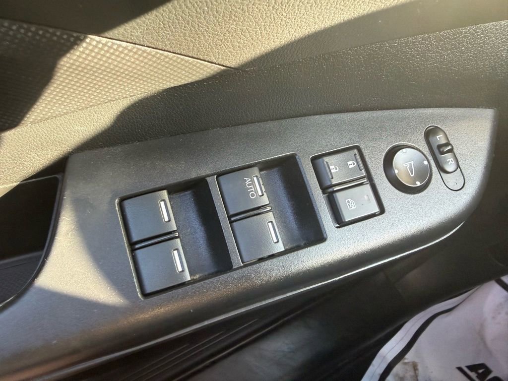 Used 2015 Honda CR-V LX image 18