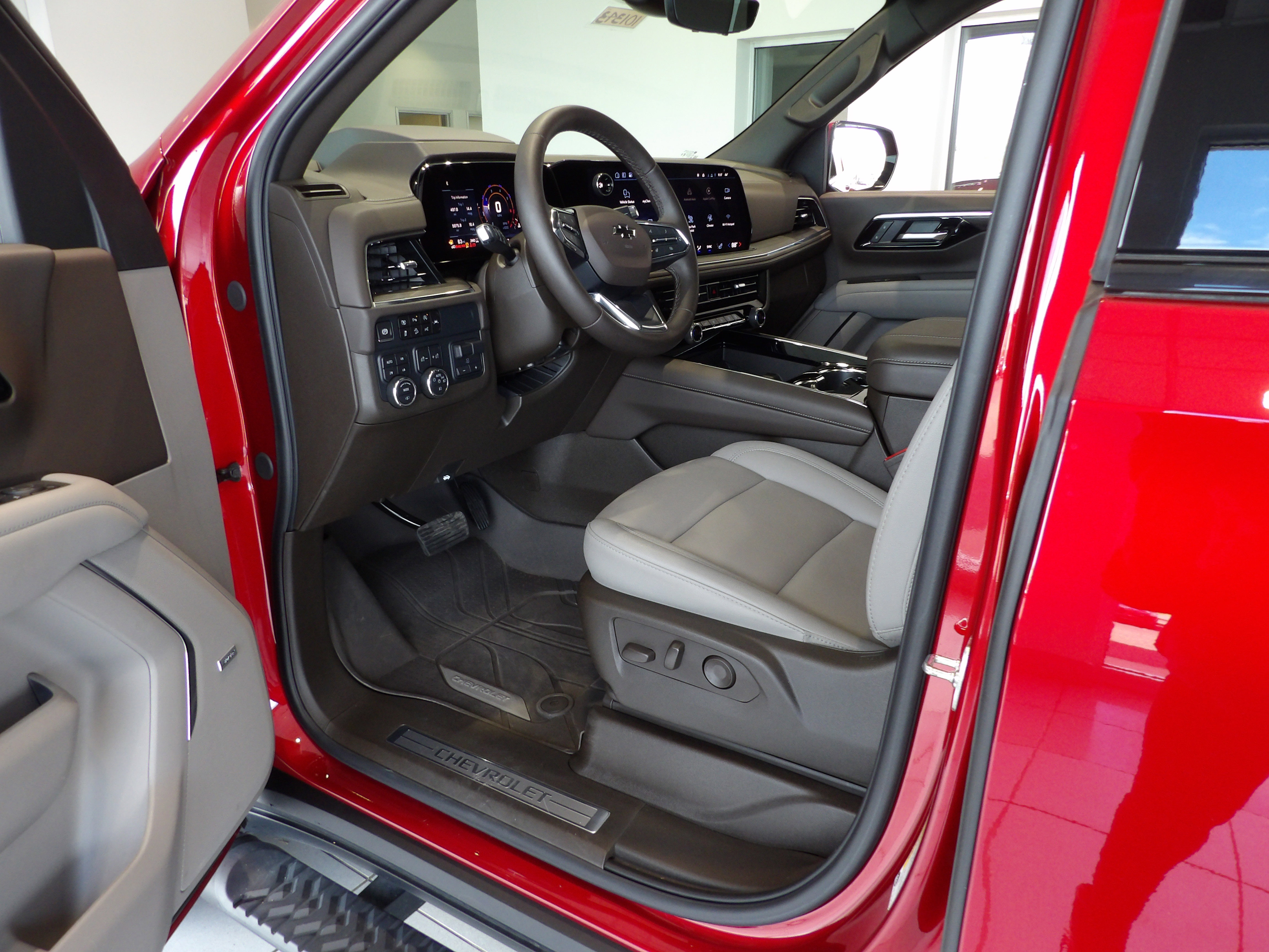 Used 2025 Chevrolet Suburban Z71 w/ Z71 Off-Road Package AWD/4WD image 10