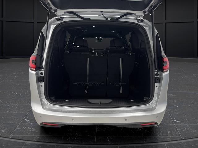 New 2026 Chrysler Pacifica Select w/ S Appearance Package image 13