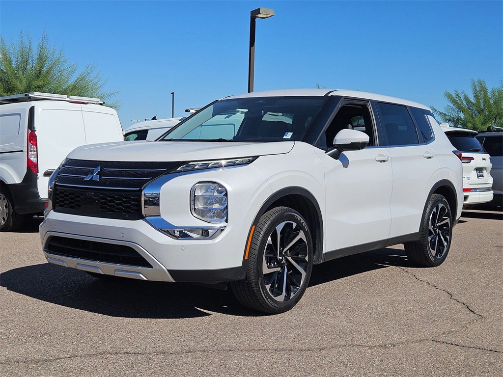 Used 2024 Mitsubishi Outlander SE Black Edition image 8