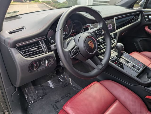 Used 2025 Porsche Macan AWD/4WD image 14