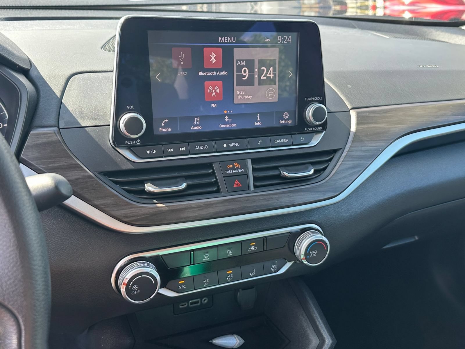 Used 2025 Nissan Altima 2.5 SV FWD image 19
