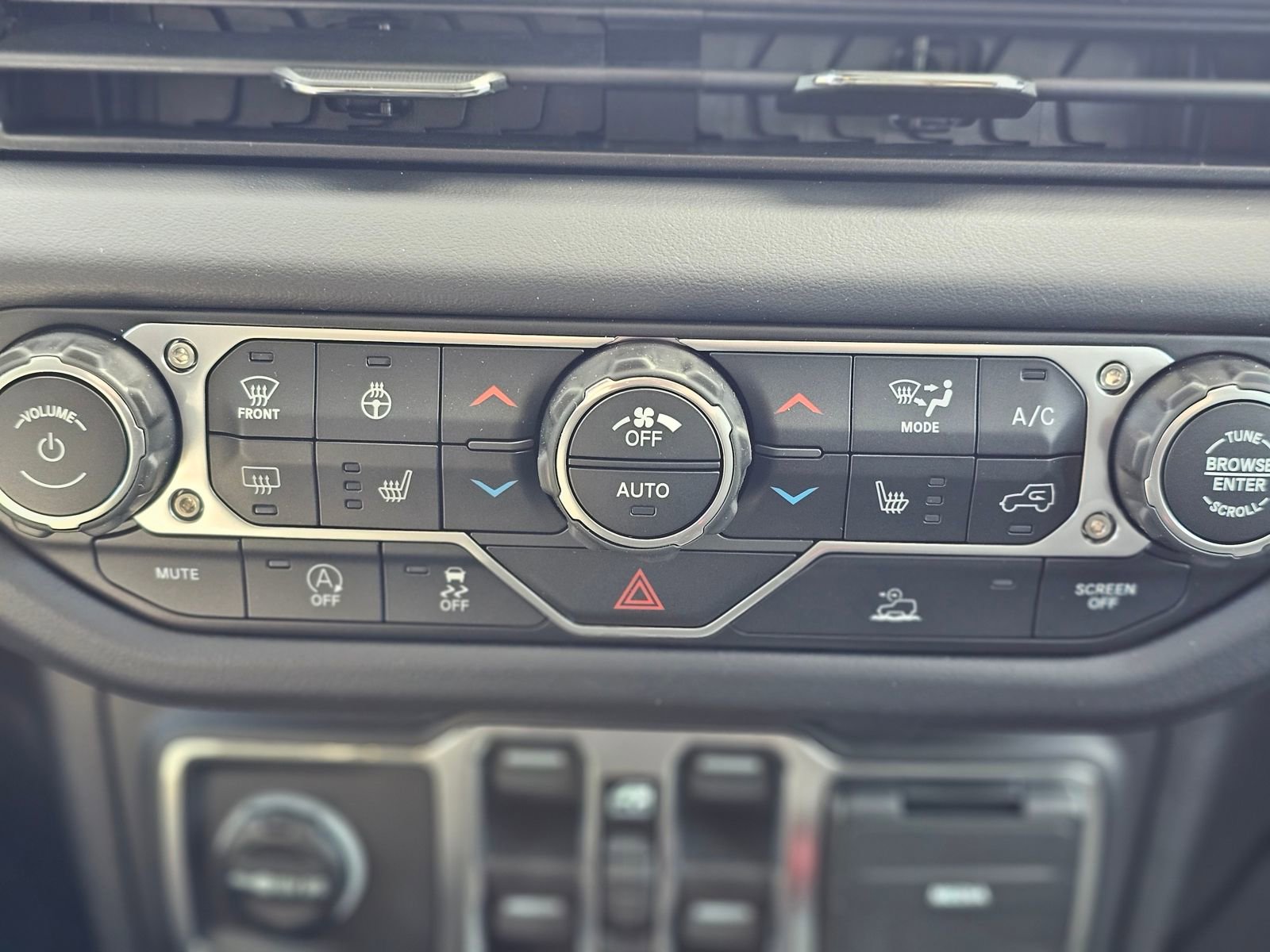 New 2026 Jeep Gladiator Sahara image 13