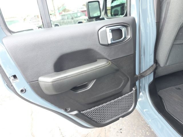 Used 2025 Jeep Wrangler Unlimited Sahara w/ Safety Group image 32