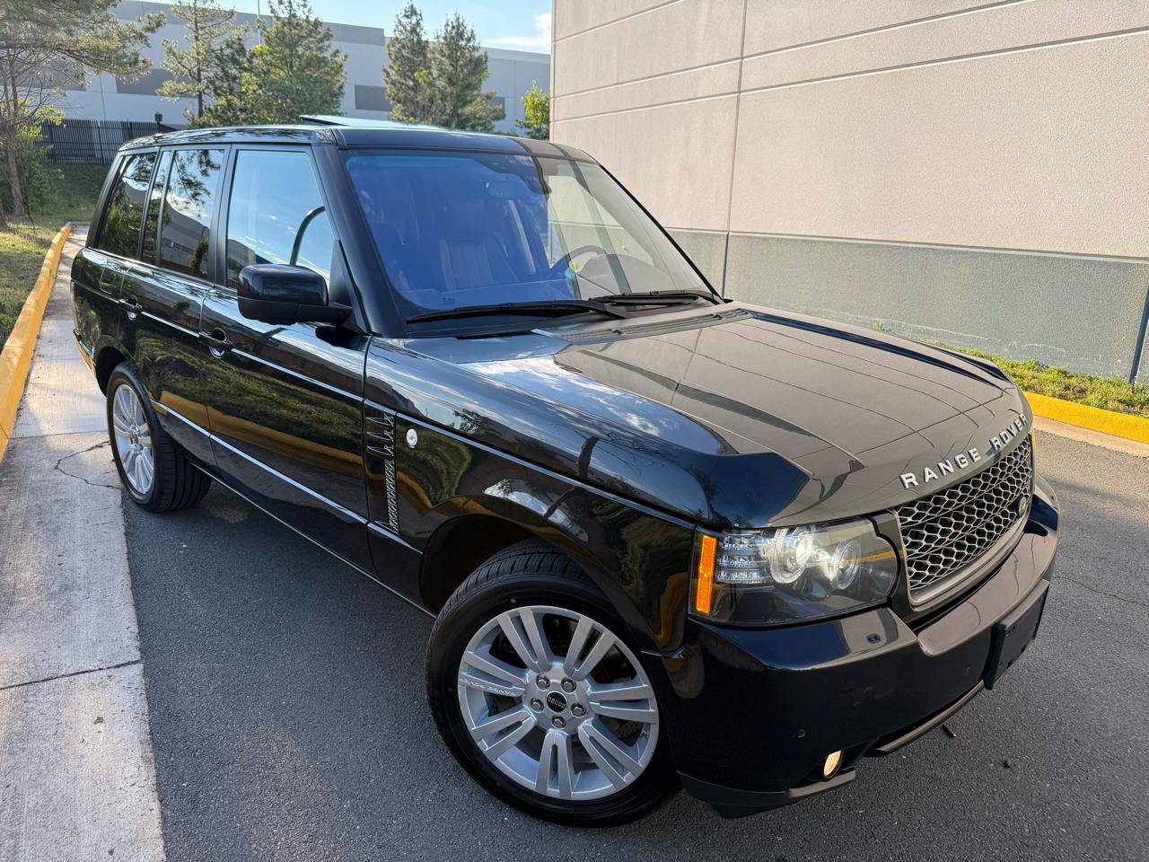 Used 2012 Land Rover Range Rover HSE LUX AWD/4WD image 6