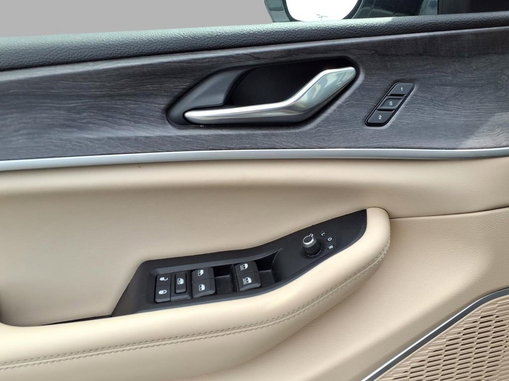 Used 2024 Jeep Grand Cherokee Limited 4xe AWD/4WD image 19
