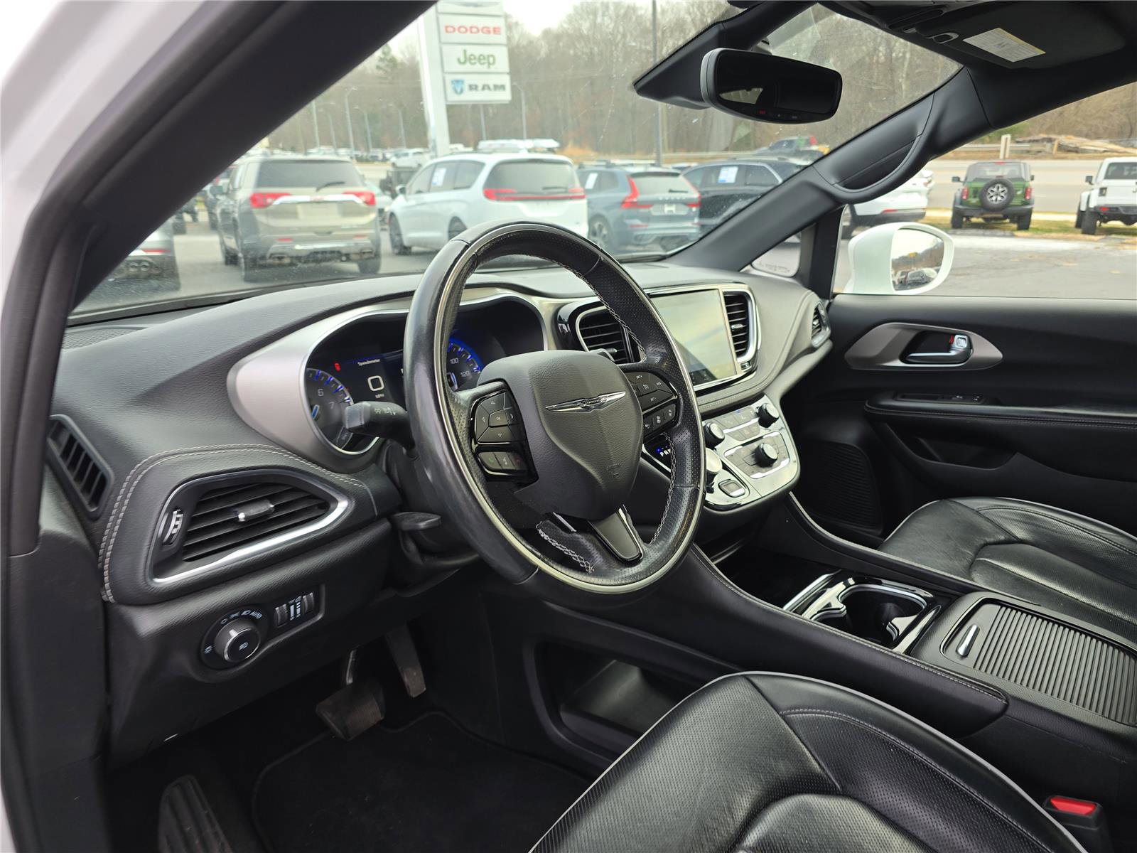 Used 2021 Chrysler Pacifica Limited w/ S Appearance Package image 22