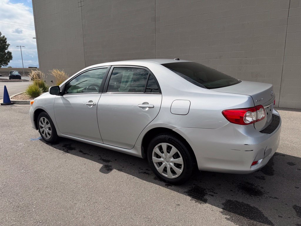 Used 2011 Toyota Corolla LE FWD image 3