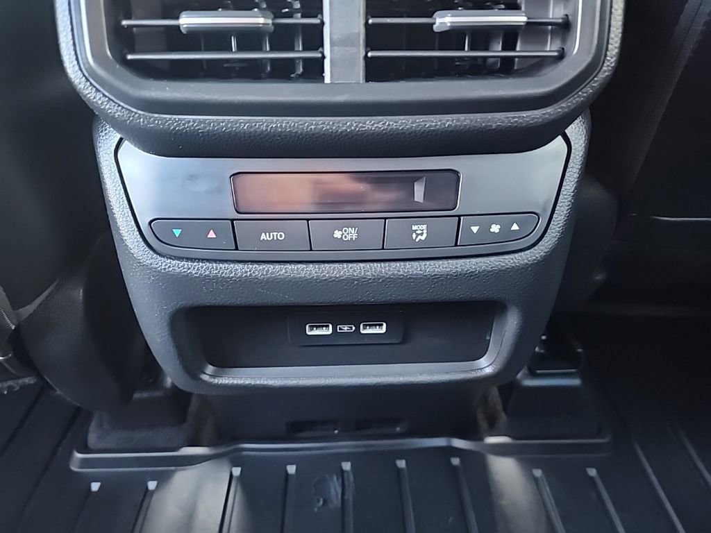 Used 2023 Honda Pilot Touring image 19