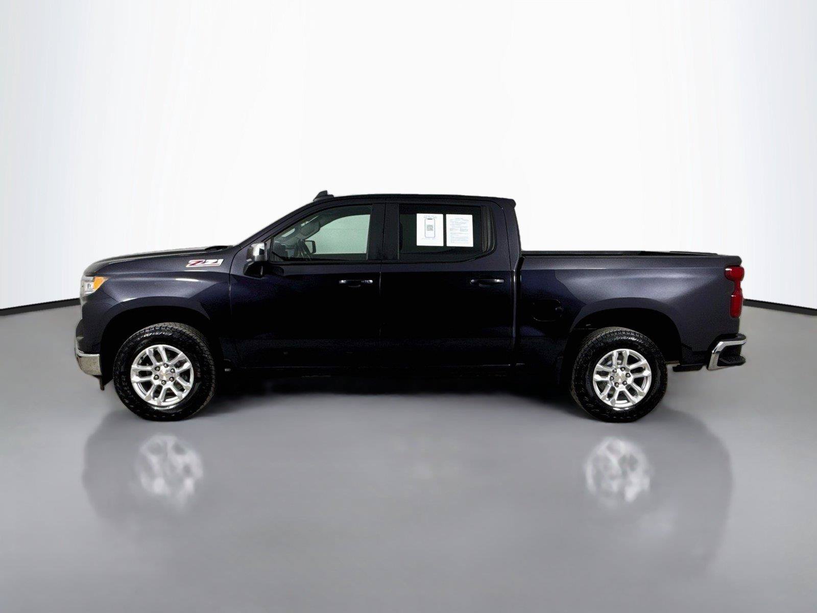 Used 2024 Chevrolet Silverado 1500 LT w/ Z71 Off-Road Package AWD/4WD image 6