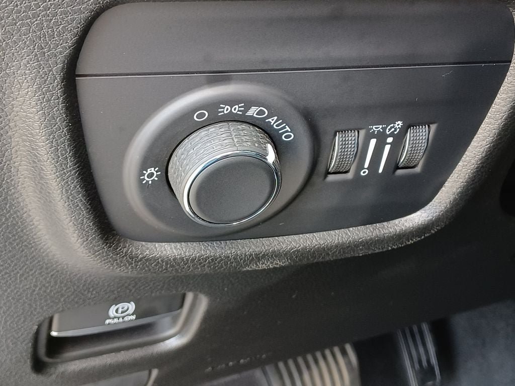 Used 2022 Jeep Grand Cherokee L Laredo w/ Luxury Tech Group I AWD/4WD image 9