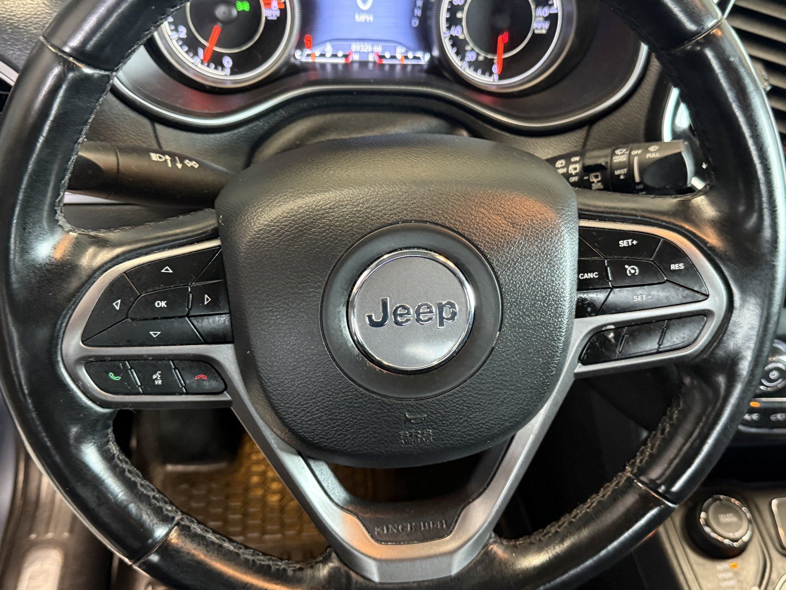Used 2019 Jeep Cherokee Limited AWD/4WD image 20
