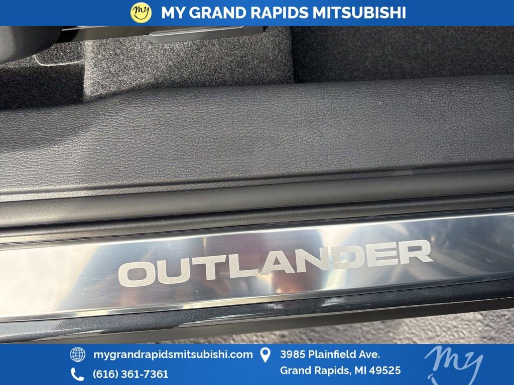 New 2025 Mitsubishi Outlander SEL image 23