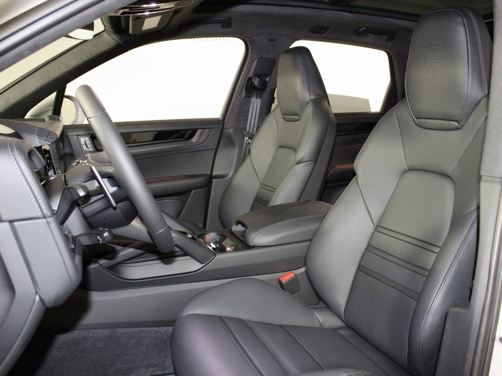 New 2026 Porsche Cayenne GTS image 5