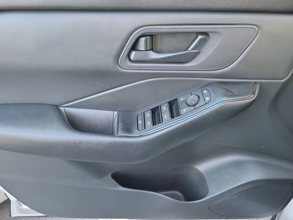 Certified 2025 Nissan Rogue S image 15