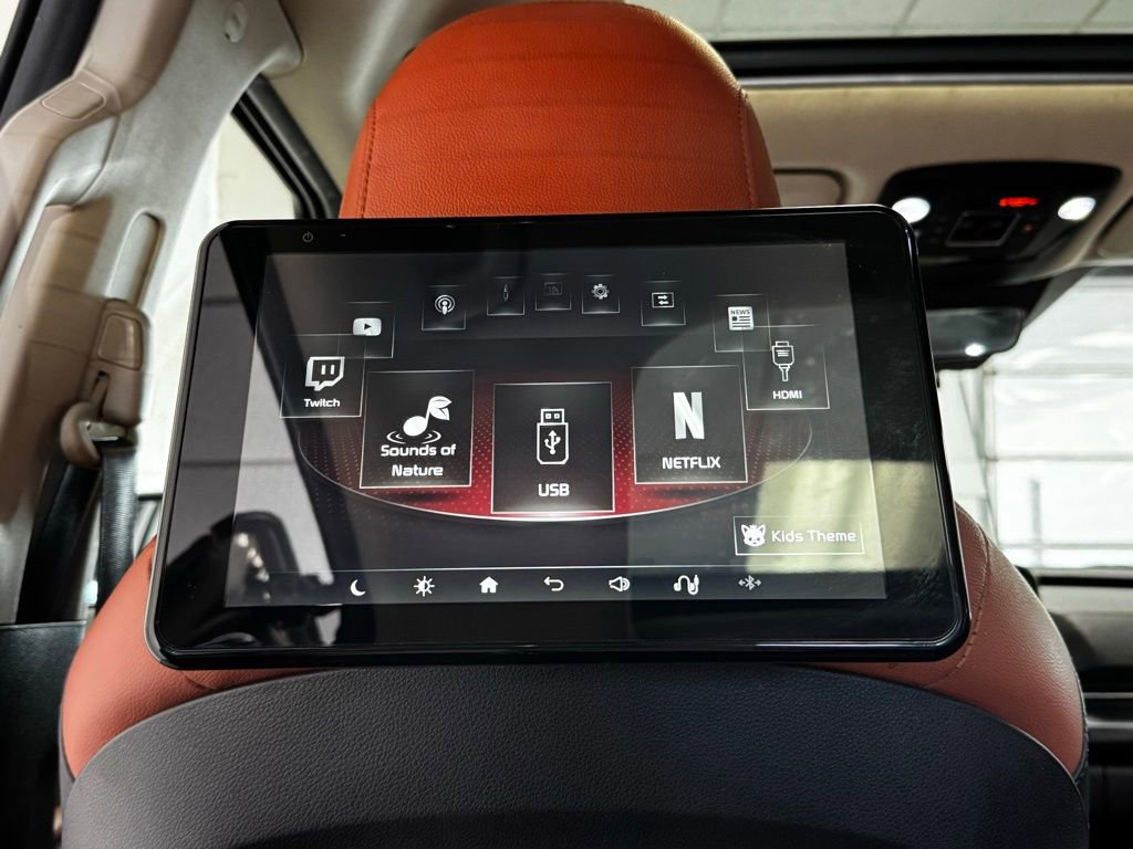 Used 2022 Kia Carnival SX Prestige image 9