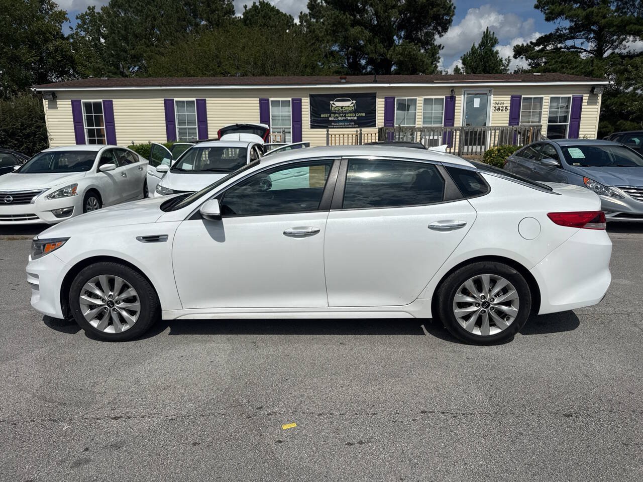 Used 2018 Kia Optima LX w/ 17" Alloy Wheels Package FWD image 8