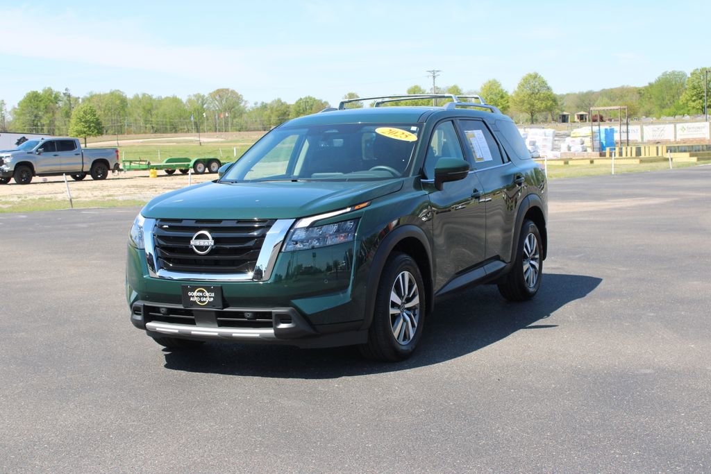 Used 2025 Nissan Pathfinder SL image 4