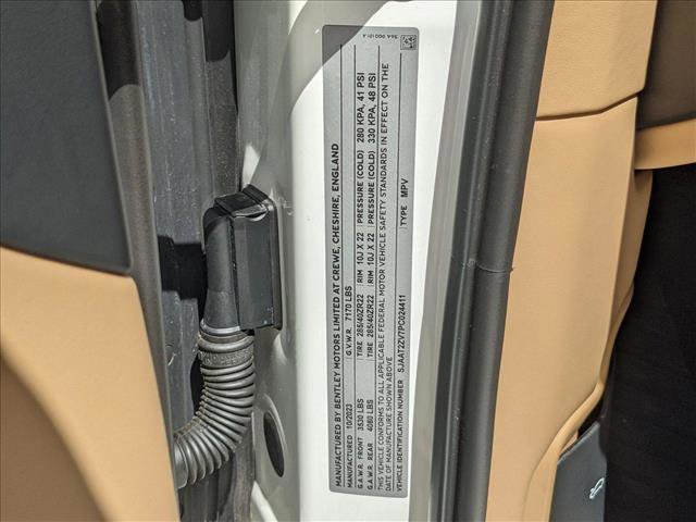 Used 2023 Bentley Bentayga image 25
