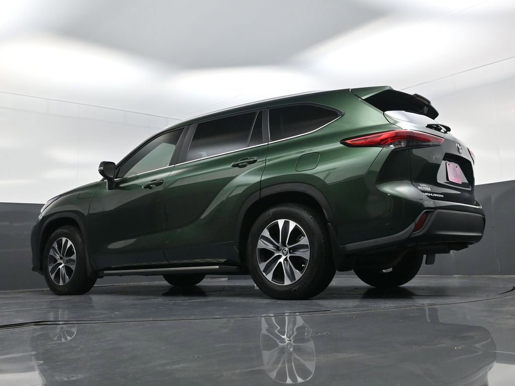 Used 2023 Toyota Highlander XLE image 17