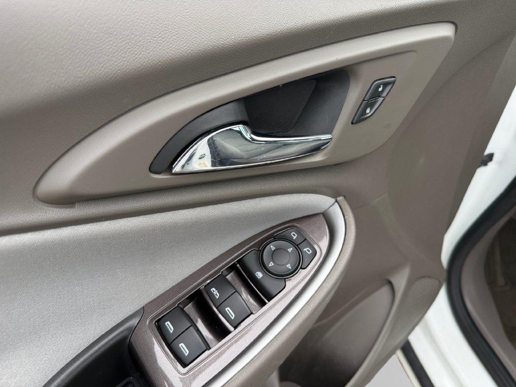 Used 2022 Chevrolet Malibu LT FWD image 19