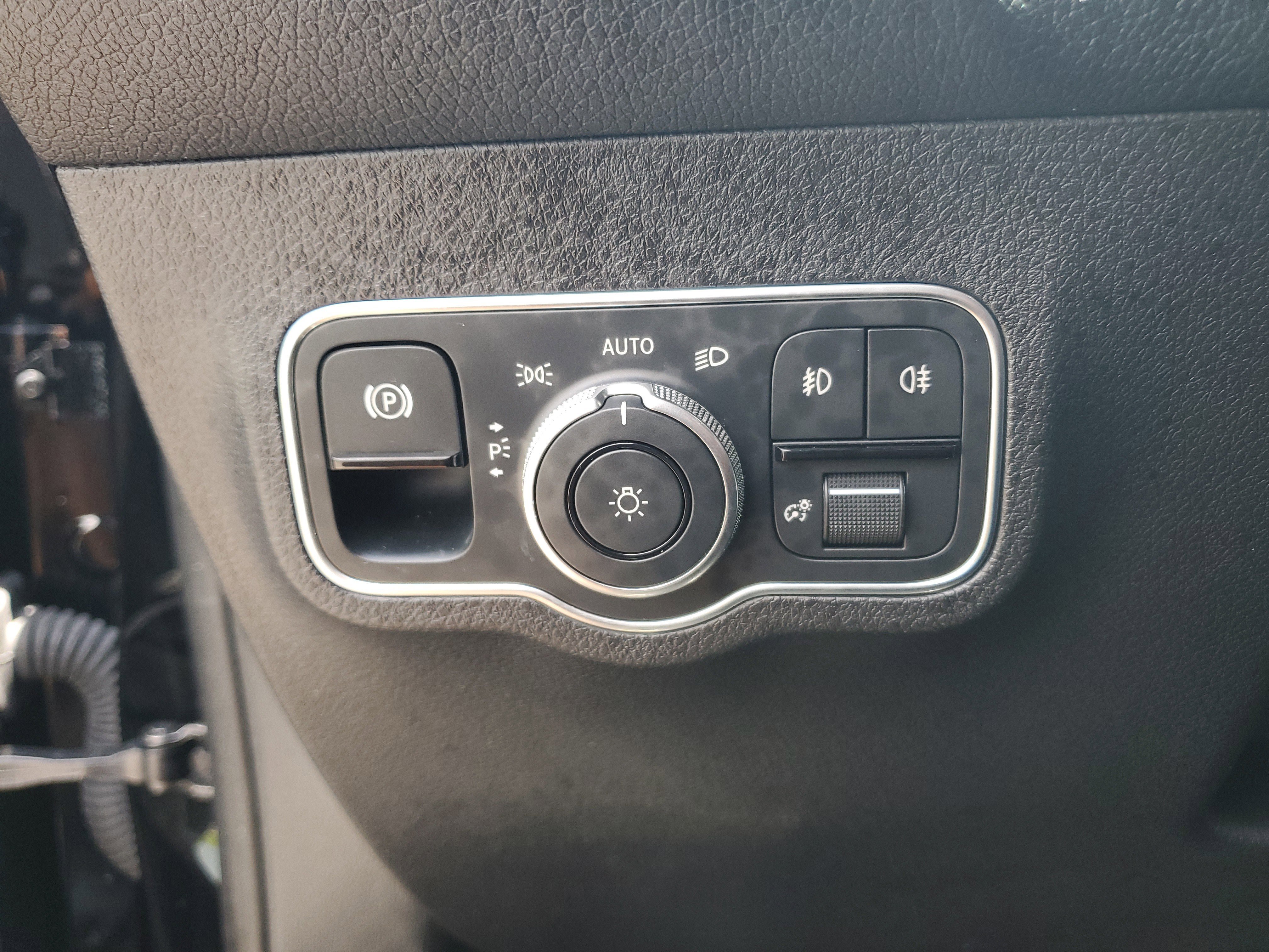 Certified 2025 Mercedes-Benz GLB 250 image 34