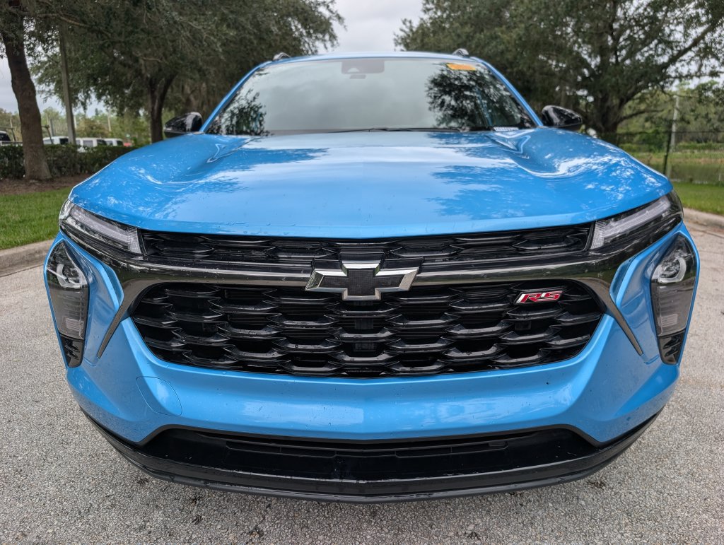 Used 2025 Chevrolet Trax RS w/ Driver Confidence Package FWD image 2
