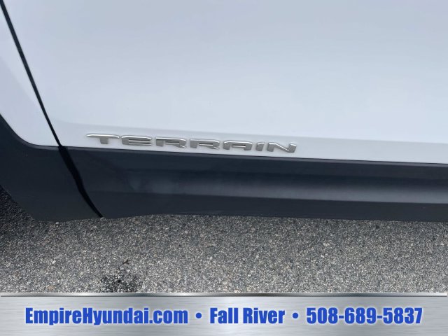 Used 2024 GMC Terrain SLE FWD image 12