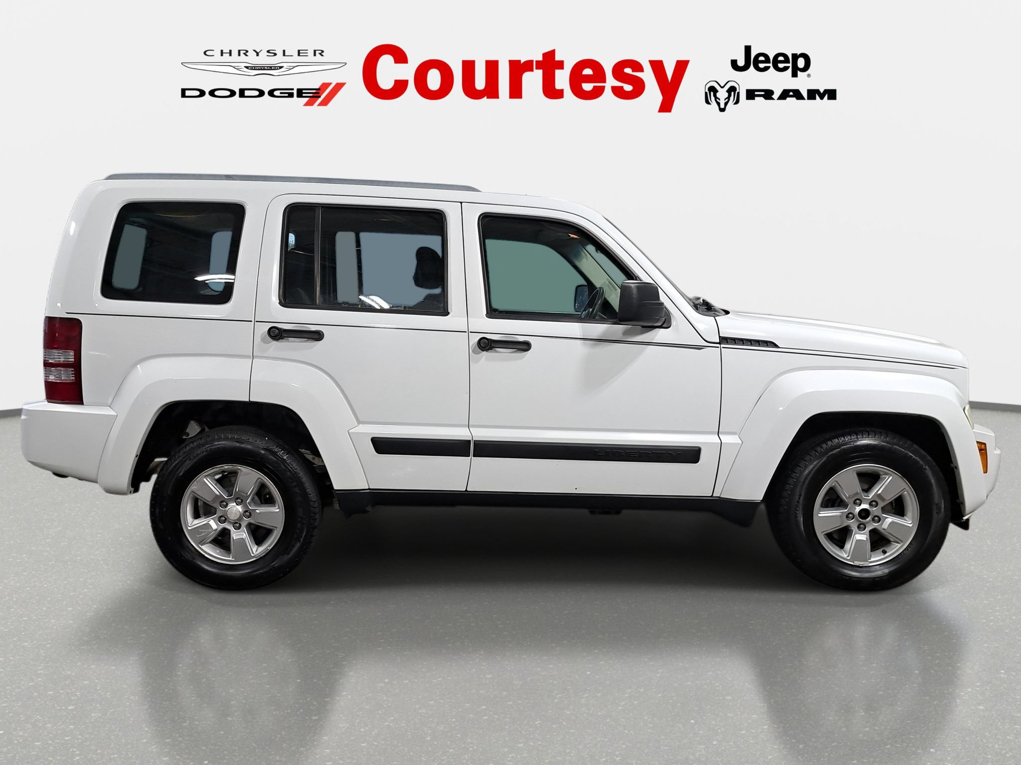 Used 2011 Jeep Liberty Sport AWD/4WD image 2