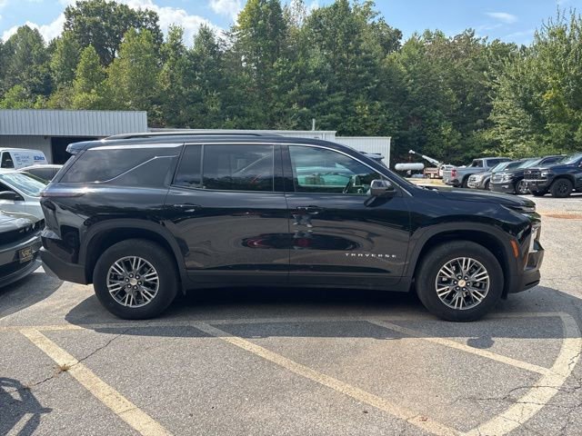 Used 2024 Chevrolet Traverse LT image 3