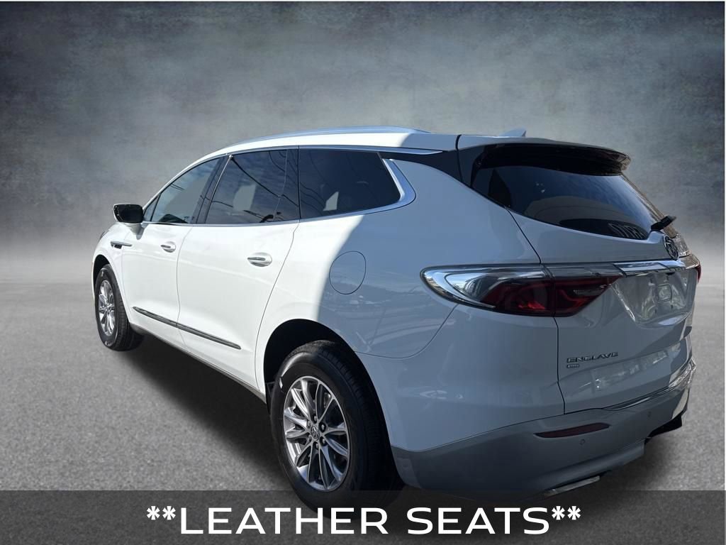 Used 2023 Buick Enclave Essence image 3