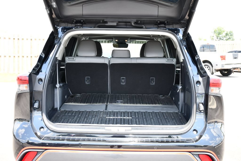 Used 2021 Toyota Highlander Limited AWD/4WD image 29