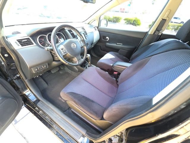 Used 2011 Nissan Versa SL w/ Premium Pkg image 12