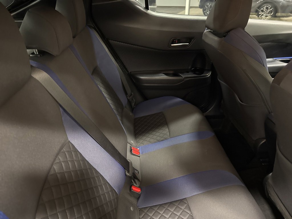 Used 2022 Toyota C-HR XLE image 16