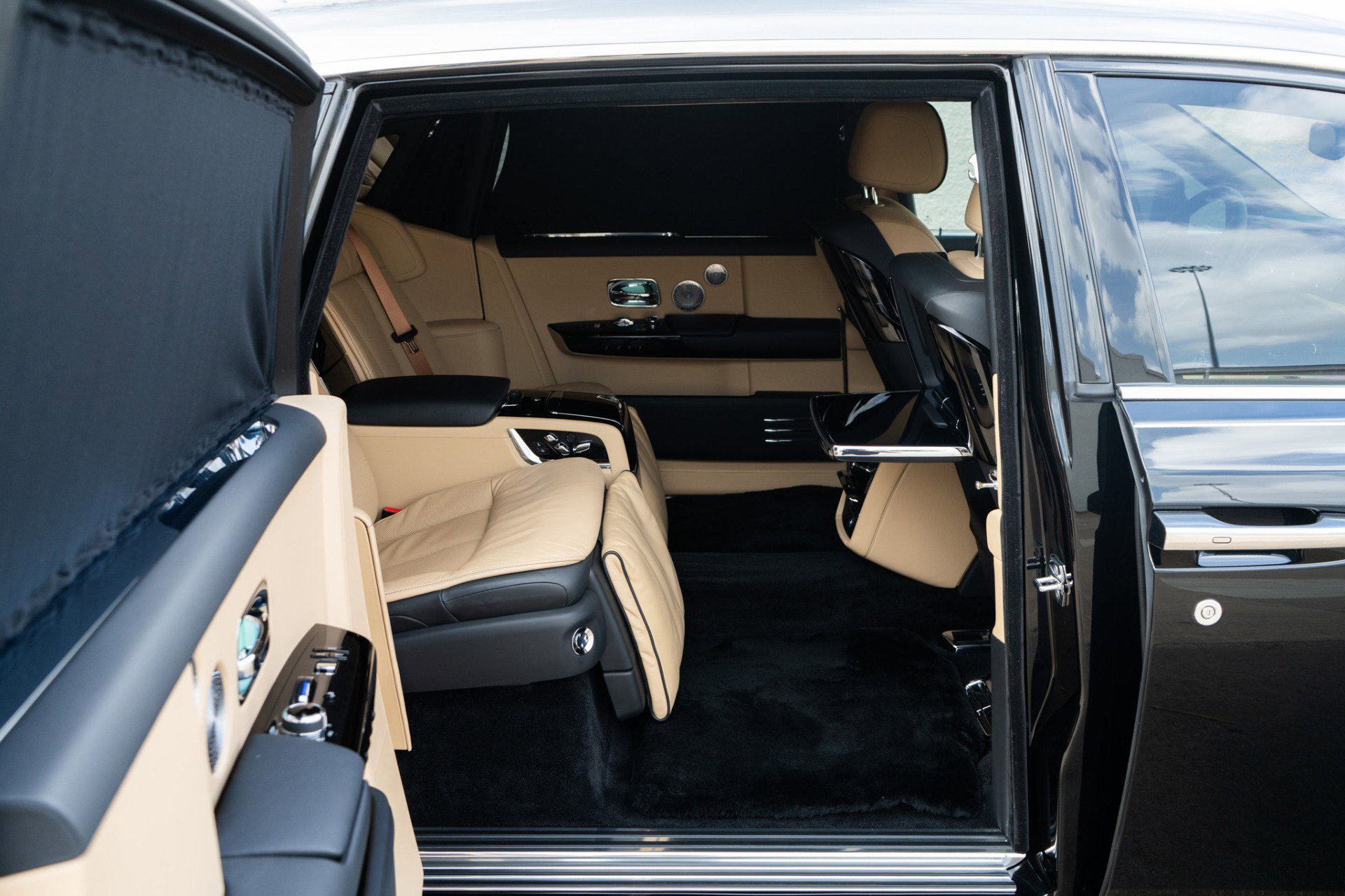 Used 2022 Rolls-Royce Phantom Extended Wheelbase image 30