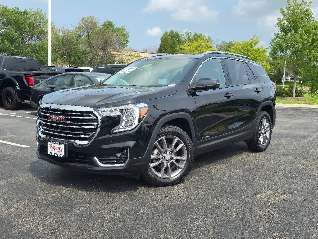 Certified 2022 GMC Terrain SLT w/ Tech Package AWD/4WD image 2
