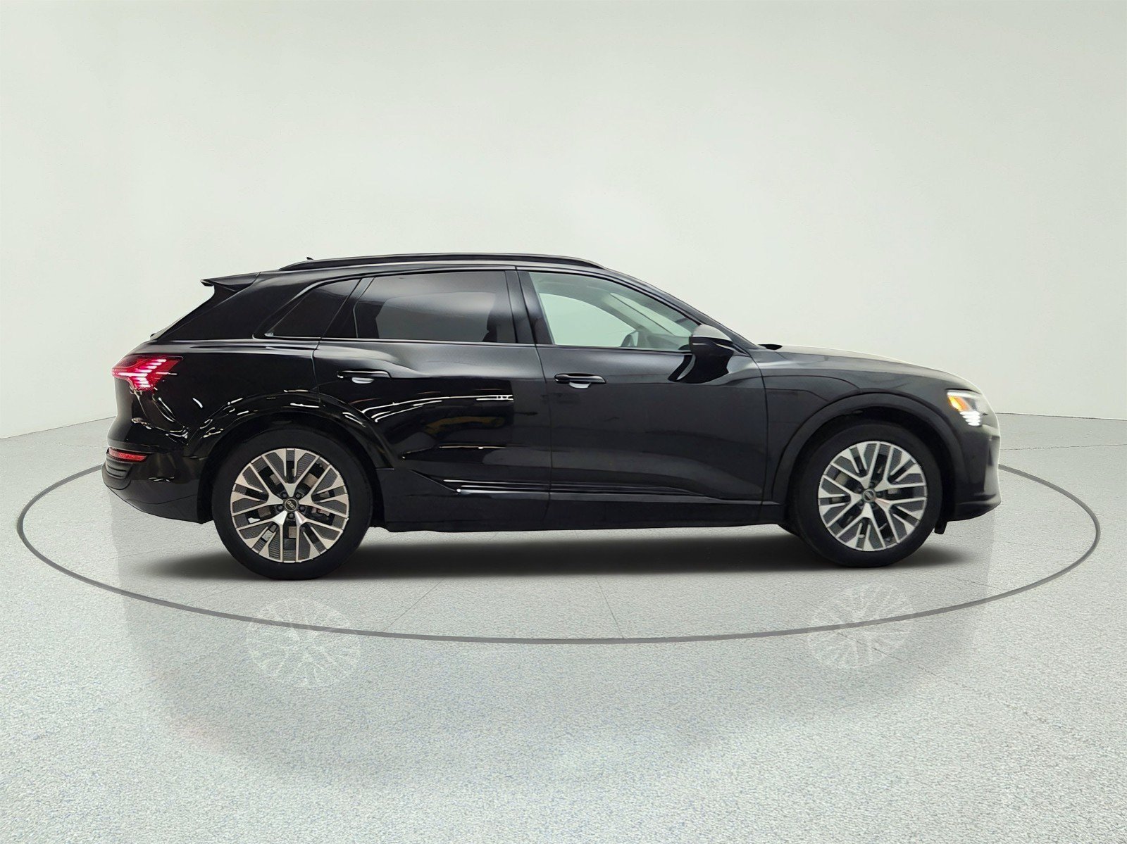 Used 2024 Audi Q8 e-tron Premium Plus w/ Premium Plus Package AWD/4WD image 4