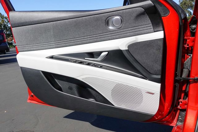 Used 2021 Hyundai Elantra Limited image 23