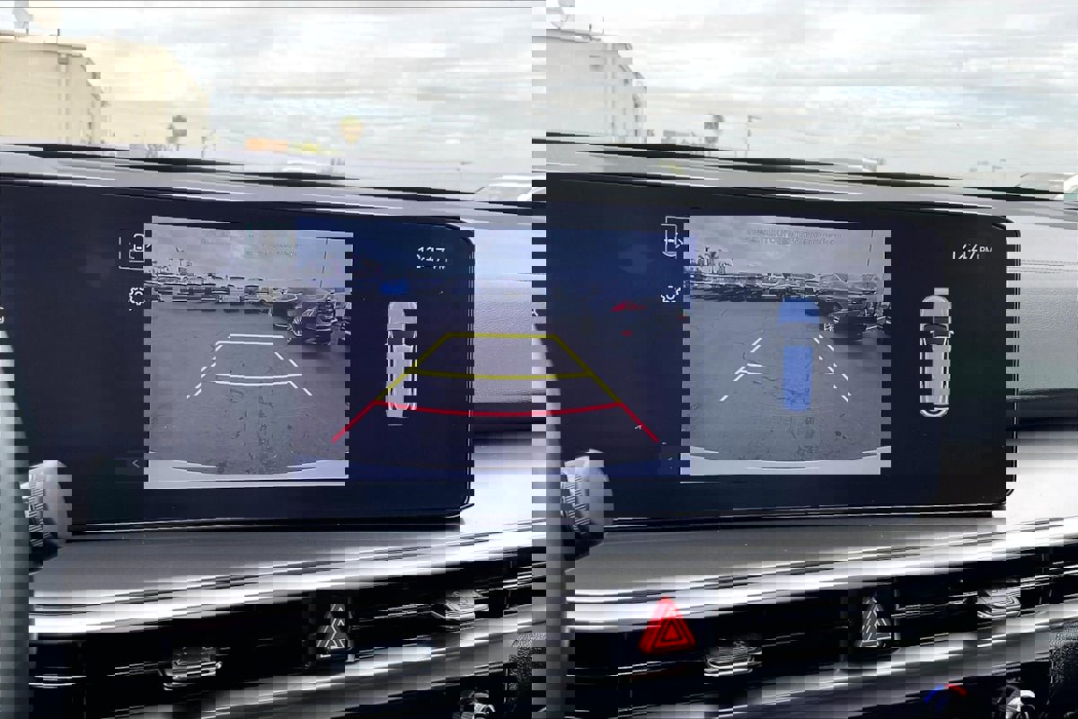 Used 2024 Kia Sorento S image 18