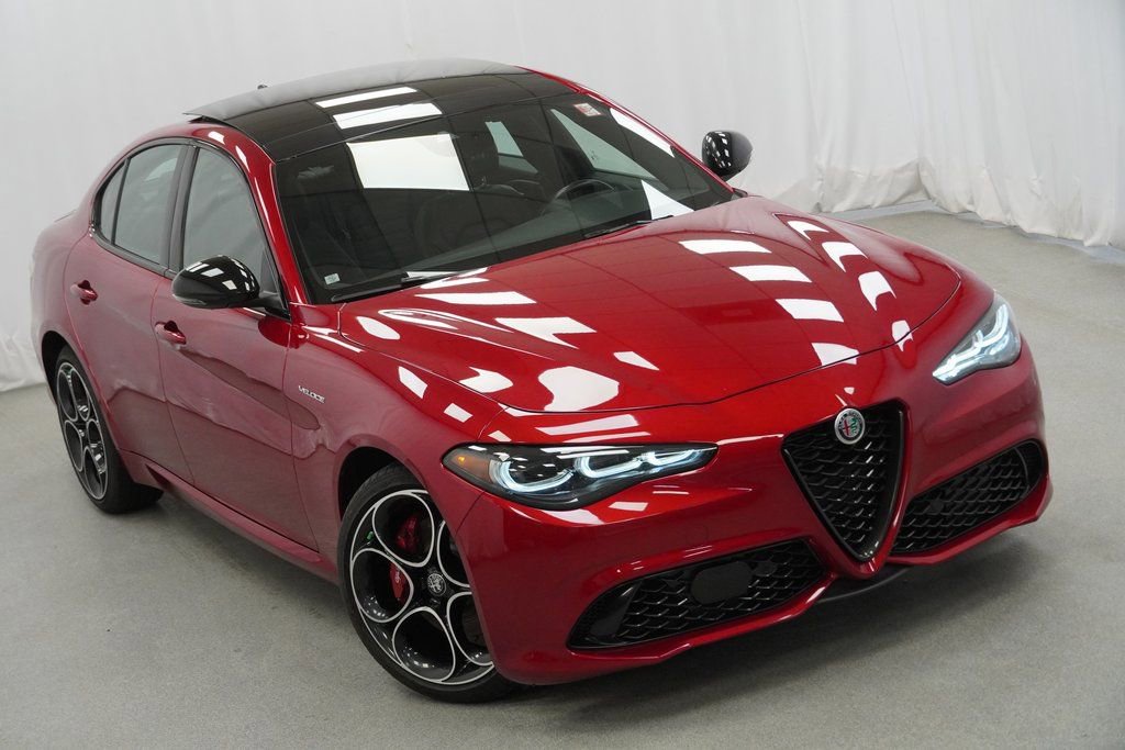 Used 2024 Alfa Romeo Giulia Veloce image 9