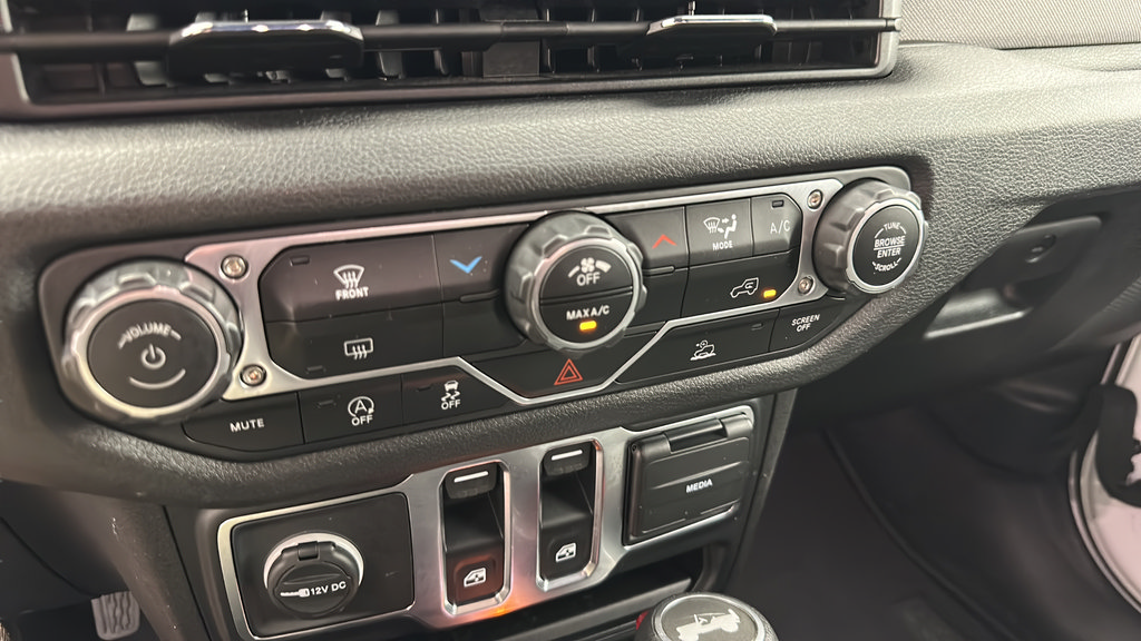 Used 2024 Jeep Wrangler Sport AWD/4WD image 19