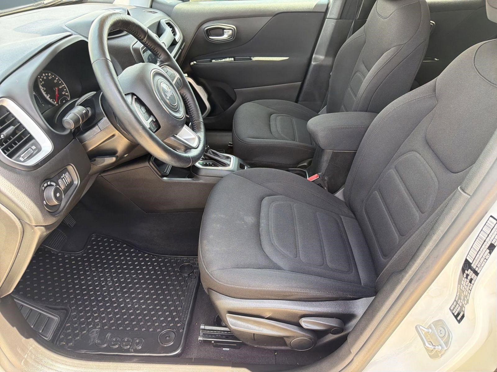 Used 2018 Jeep Renegade Latitude w/ Advanced Technology Group FWD image 5