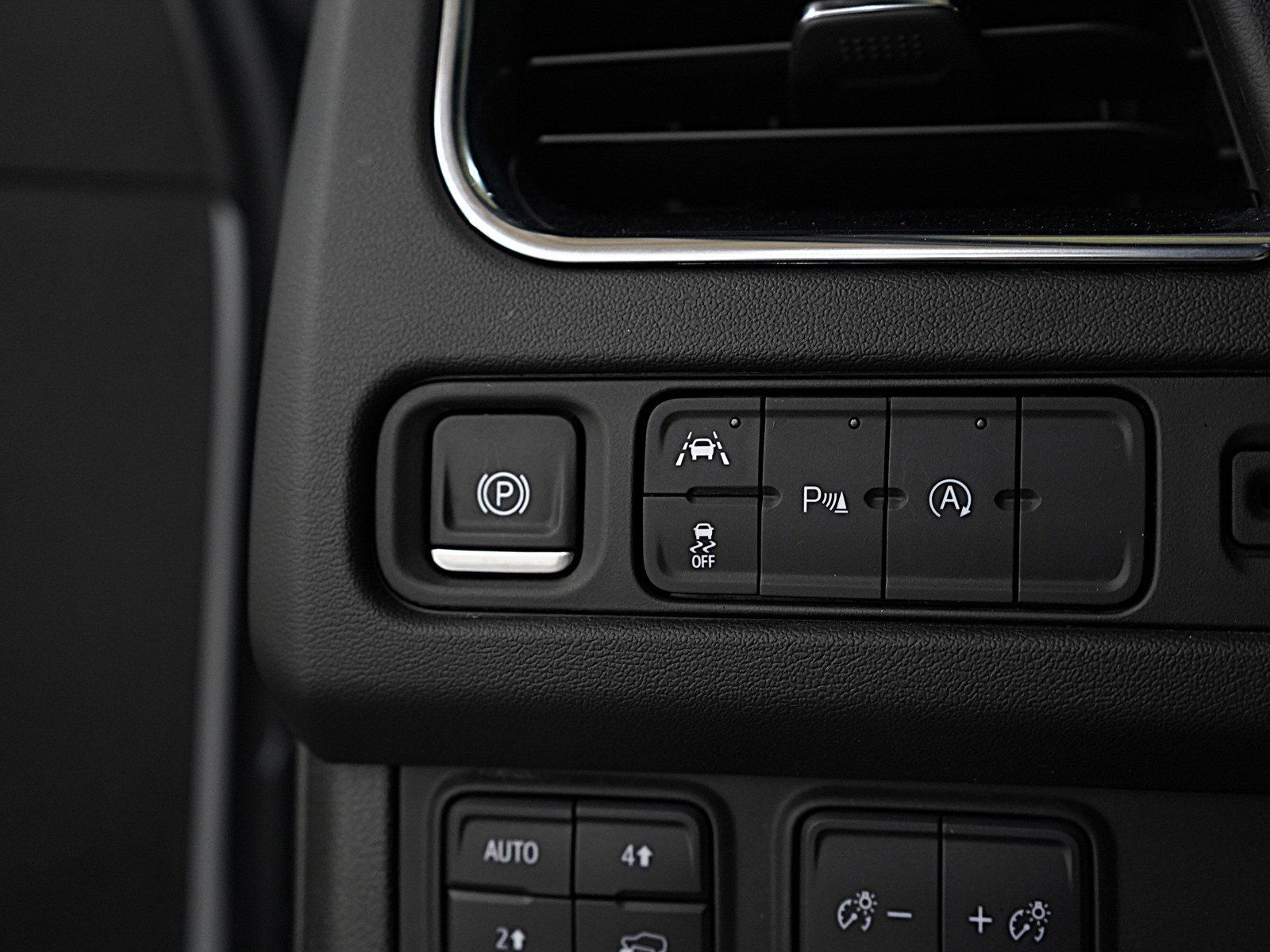 Used 2024 GMC Yukon SLE image 28