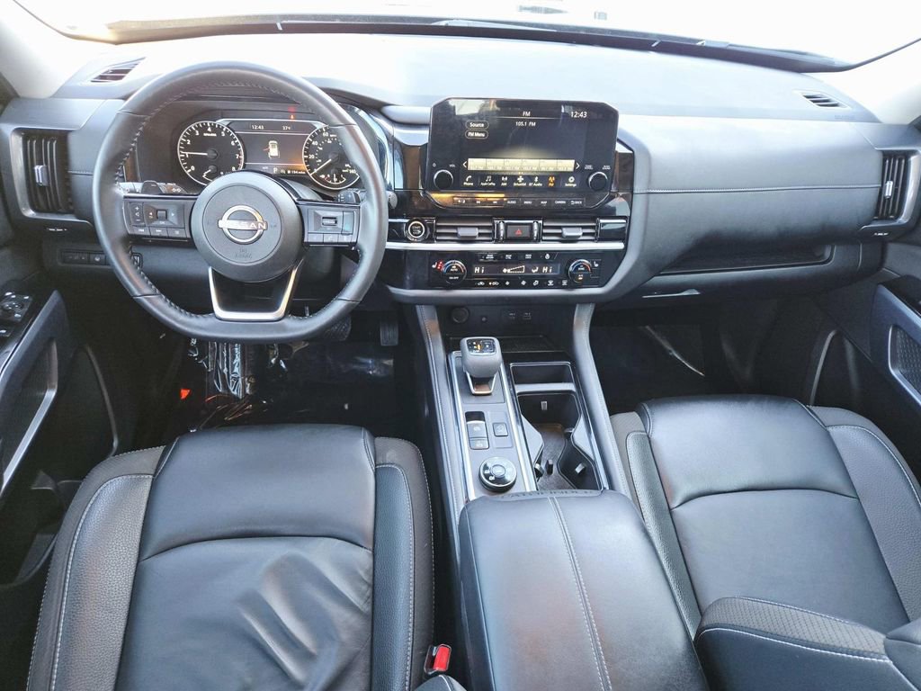 Used 2023 Nissan Pathfinder SL w/ Black Appearance Package image 9