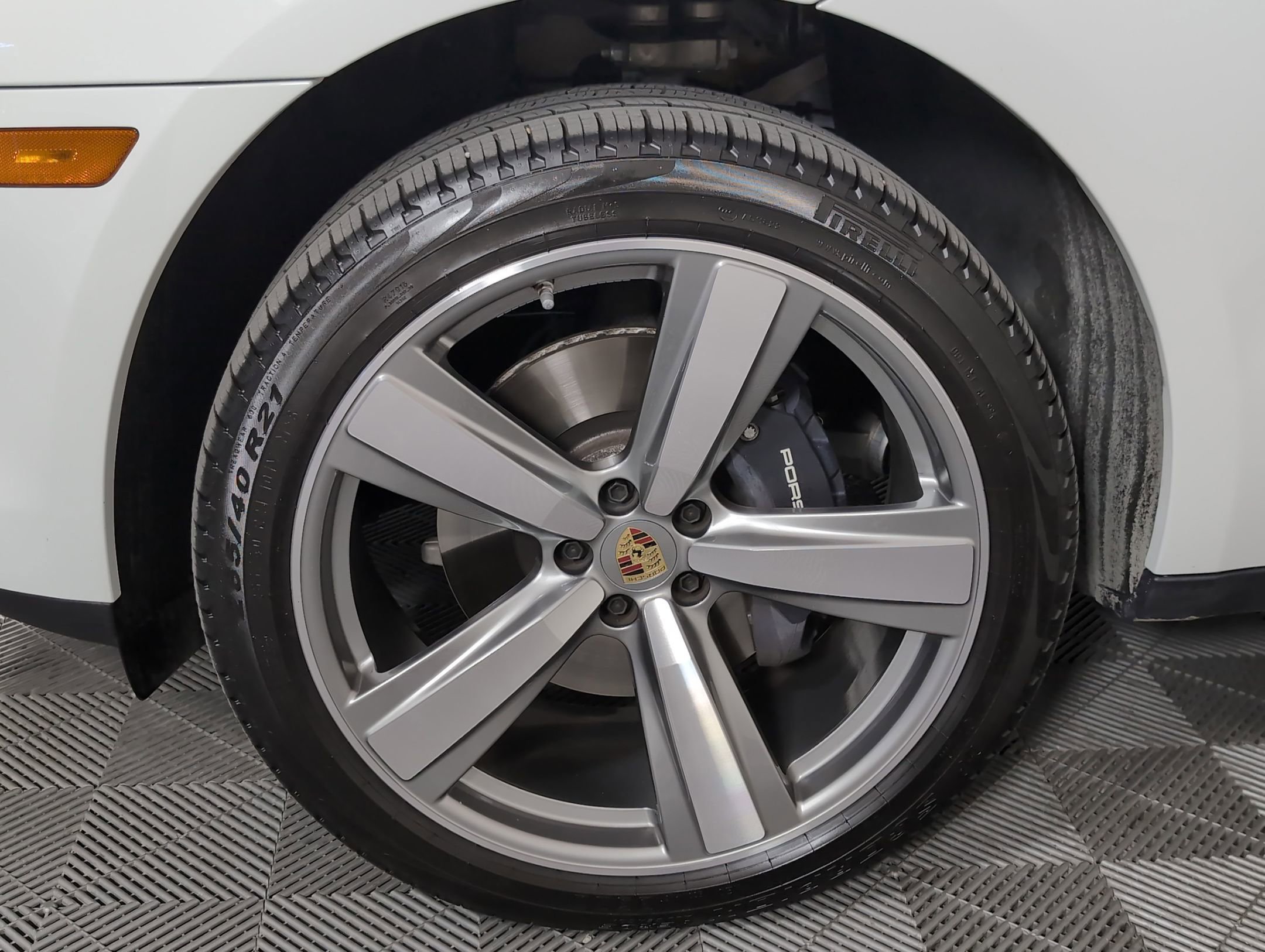 Certified 2025 Porsche Macan image 14