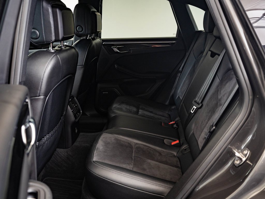 Used 2017 Porsche Macan image 36
