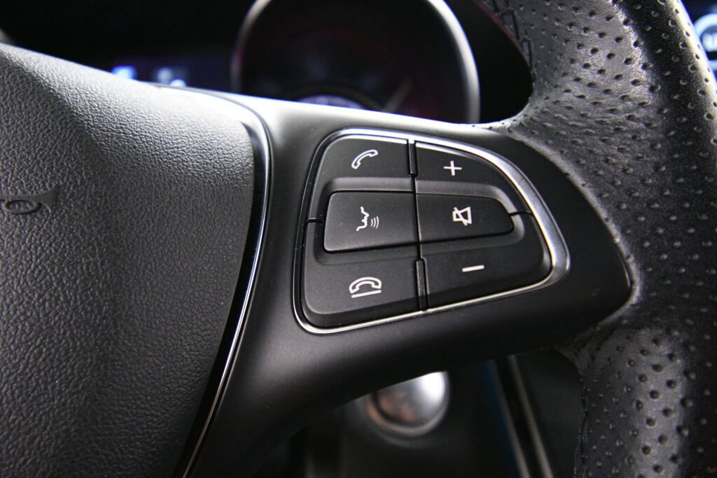 Used 2019 Mercedes-Benz GLC 300 4MATIC image 18