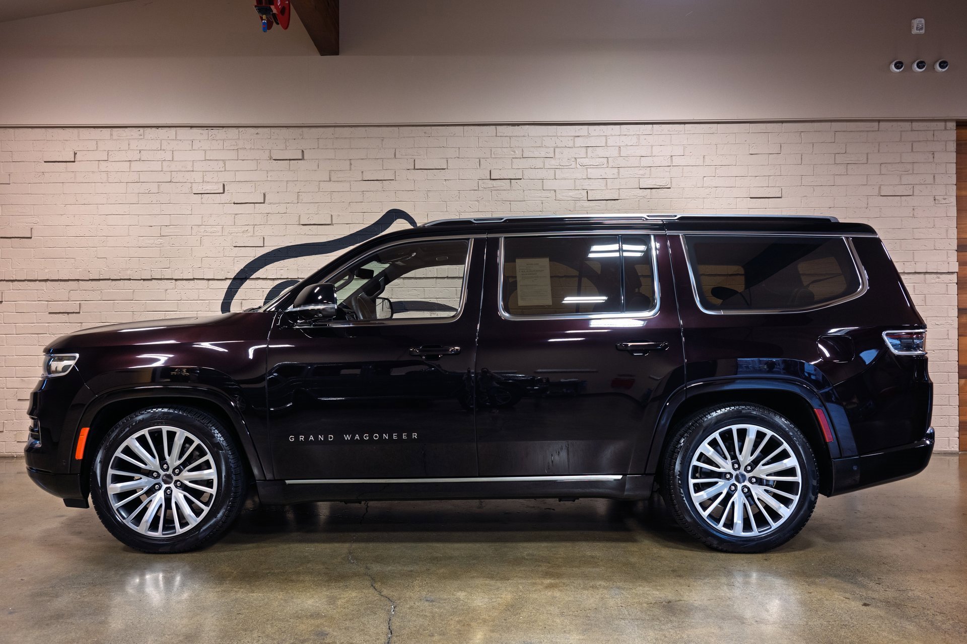 Used 2023 Jeep Grand Wagoneer Series III w/ Rear-Seat Entertainment Group image 9