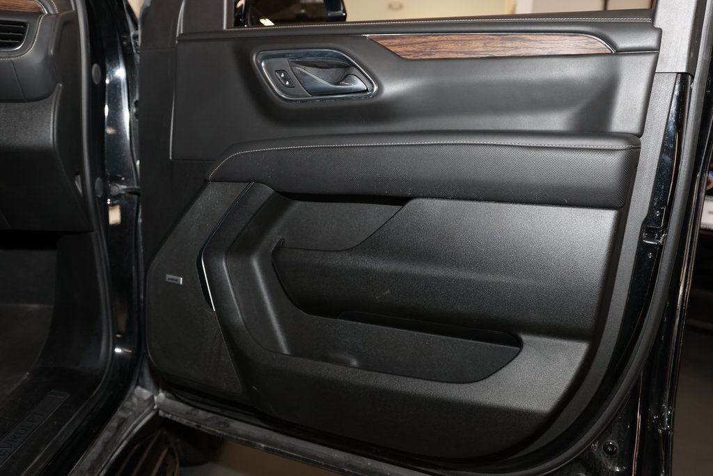 Used 2024 Chevrolet Suburban Premier image 18
